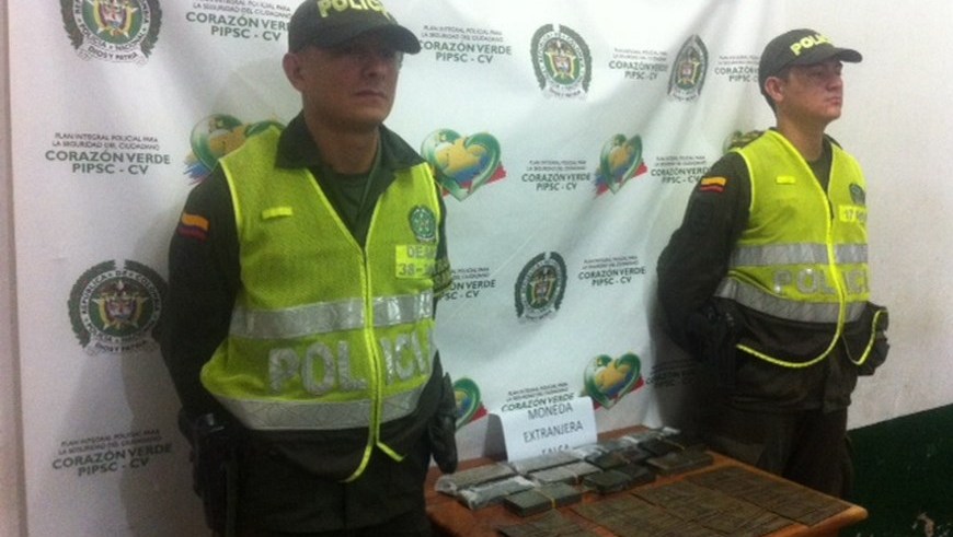 En la vía Medellín - Quibdó incautaron 32.400 dólares falsos. Fotos 2 Foto: Policía Antioquia