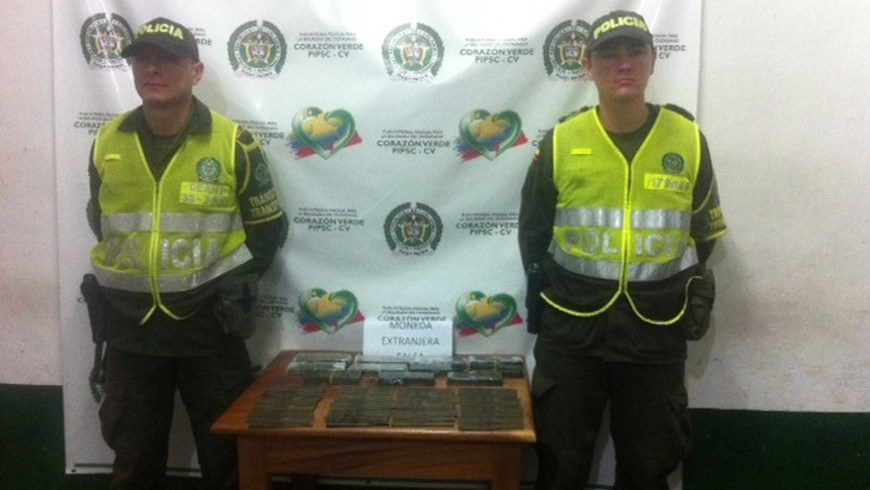 En la vía Medellín - Quibdó incautaron 32.400 dólares falsos. Fotos 4 Foto: Policía Antioquia