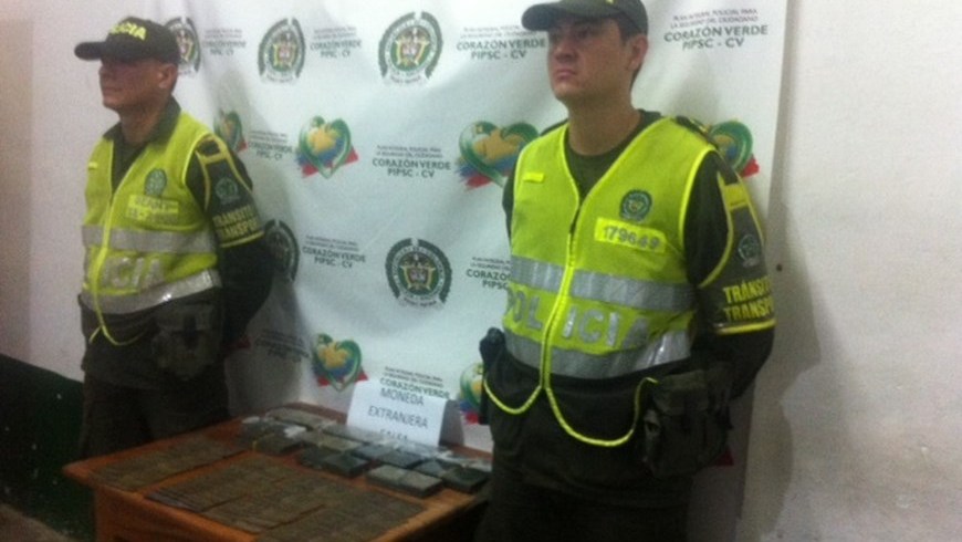 En la vía Medellín - Quibdó incautaron 32.400 dólares falsos. Fotos 5 Foto: Policía Antioquia