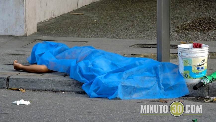 hombre baja estatura