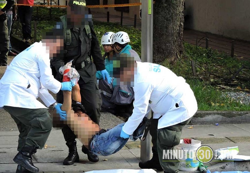 hombre baja estatura