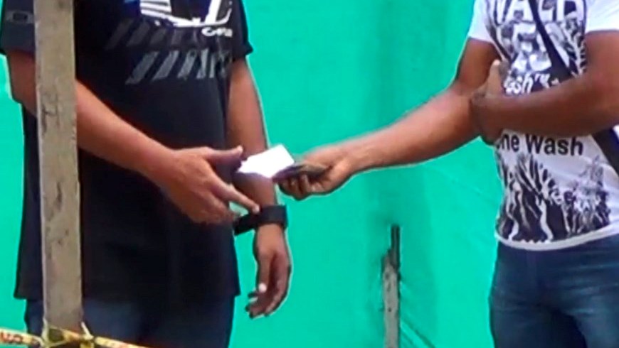 Lo cogieron mientras le cobraba una extorsión a un tendero en Itagüí 1 EXTORSIONISTA 2