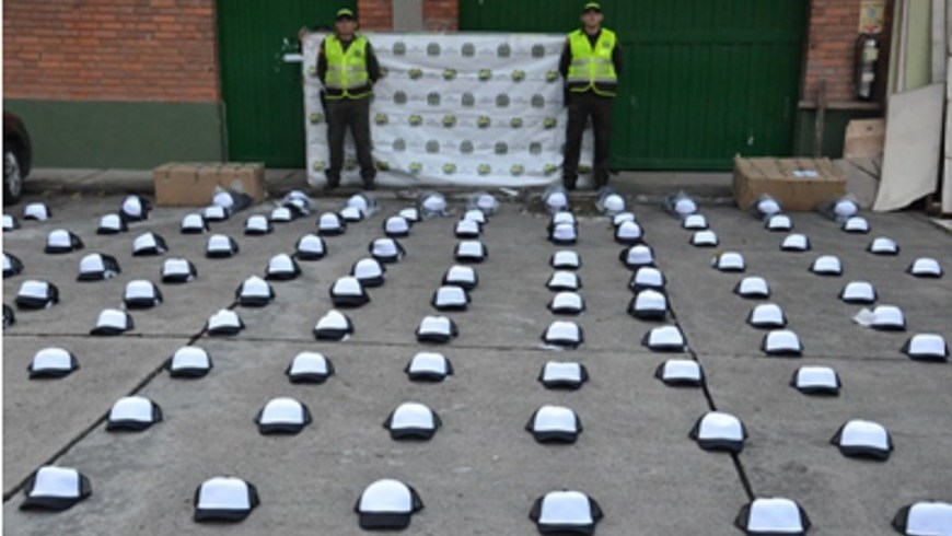 Un cargamento de 1.005 gorras de contrabando fue incautado por la Policía 2 Foto: Policía Fiscal y Aduanera