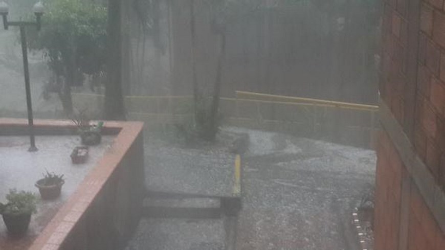 Afectaciones en el metrocable e inundaciones dejan las lluvias en Medellín. Fotos 2 Foto: @juanespejo