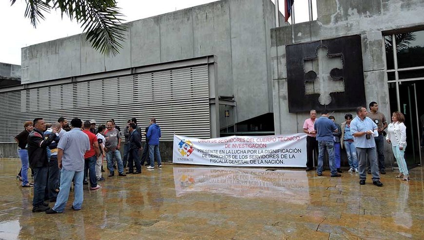 Funcionarios del CTI en Medellín protestaron porque sienten que el fiscal general de la Nación les incumplió 5 PARO FISCALIA 2