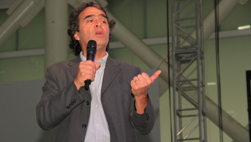Más de 10 mil maestros y maestras participan en la Primera Cumbre Nacional de Educación 1 Sergio Fajardo