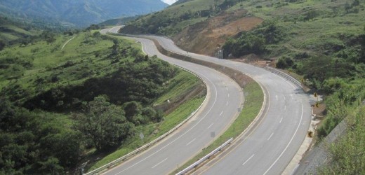 Autoridades departamentales recorren las vías del Occidente y el Urabá para verificar el avance de las obras