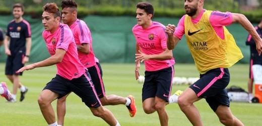 EN VIDEO: Neymar y Pique de pelea en entrenamiento del Barcelona.