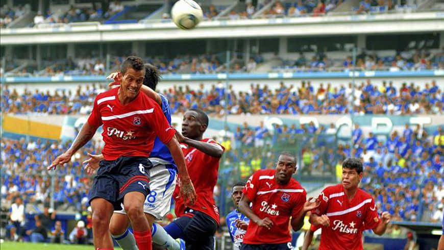 El gol del argentino Germán Cano llevó al triunfo al Medellín en su visita a Envigado. EFE