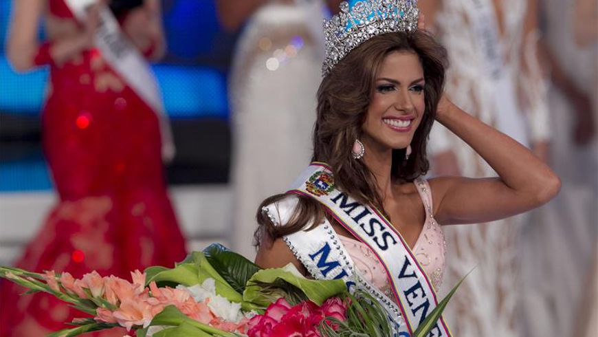 La candidata del estado de Guarico, Mariana Jiménez, fue registrada este jueves poco después de ser coronada como Miss Venezuela 2014. EFE
