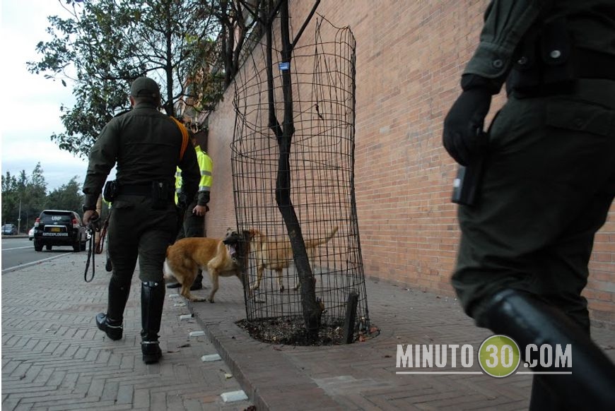 el paquete sospechoso que detonó esta tarde en un sector del norte de la ciudad no contenía ningún explosivo. Foto: Fco. Javier Bohórquez