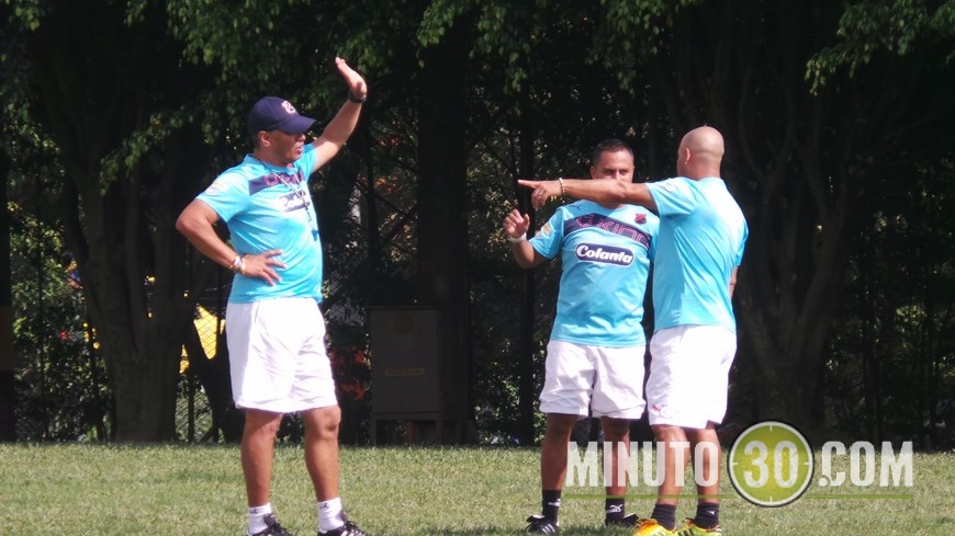 EN VIDEO: Un unido Independiente Medellín trabajó este sábado para enfrentar a Las Águilas. 4 Cuerpo técnico del Medellín