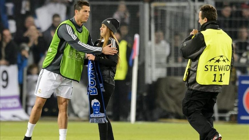 Hinchas invaden Estadio del Basilea - Foto EFE