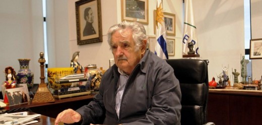 Un video de Mujica dando limosna a un mendigo revoluciona las redes sociales
