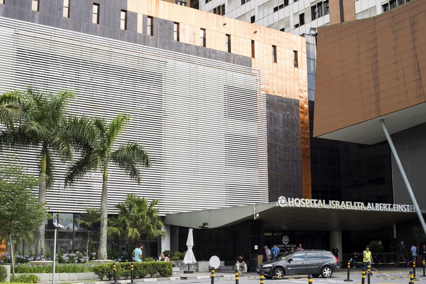 PELÉ, TRASLADADO A UNA UNIDAD DE CUIDADOS ESPECIALES