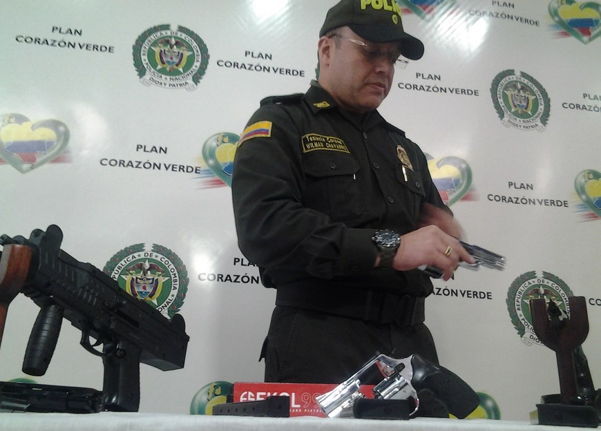 Ofensiva contra la pólvora: decomisaron tres toneladas en Itagüí 6 ARMAS DE JUGUETE (2)