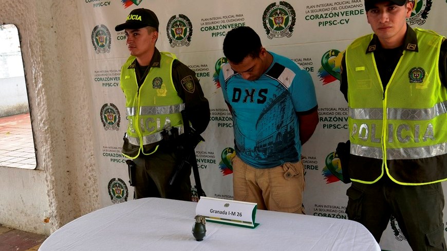 Lo agarró la Policía cuando cargaba una granada por las calles de Caucasia 2 Foto: Policía Antioquia