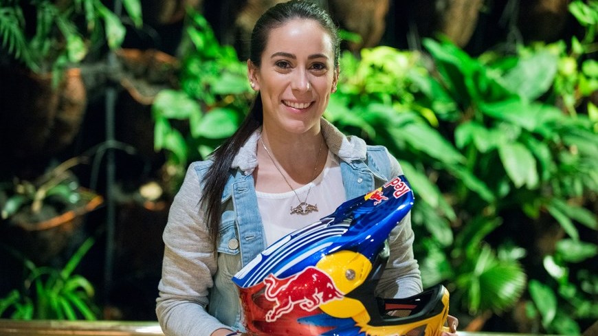 Mariana Pajón y su nuevo casco - Foto RedBull