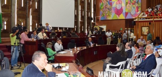 Extras en la Asamblea para Proyecto de Ordenanza de Edatel
