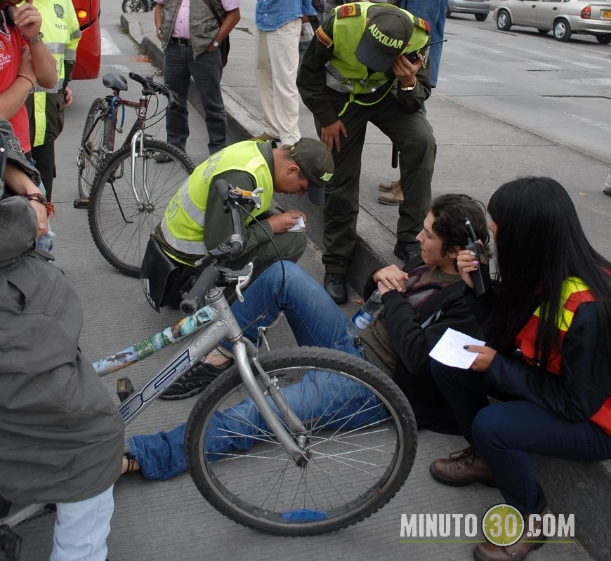 transmilenio arrolla a ciclista