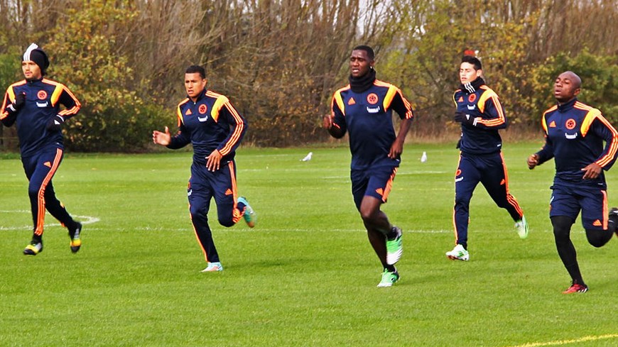Colombia comenzó con trabajos diferenciales en el campo y ejercicios en gimnasio concentración en Londres. 1 F1PR10.11.2014
