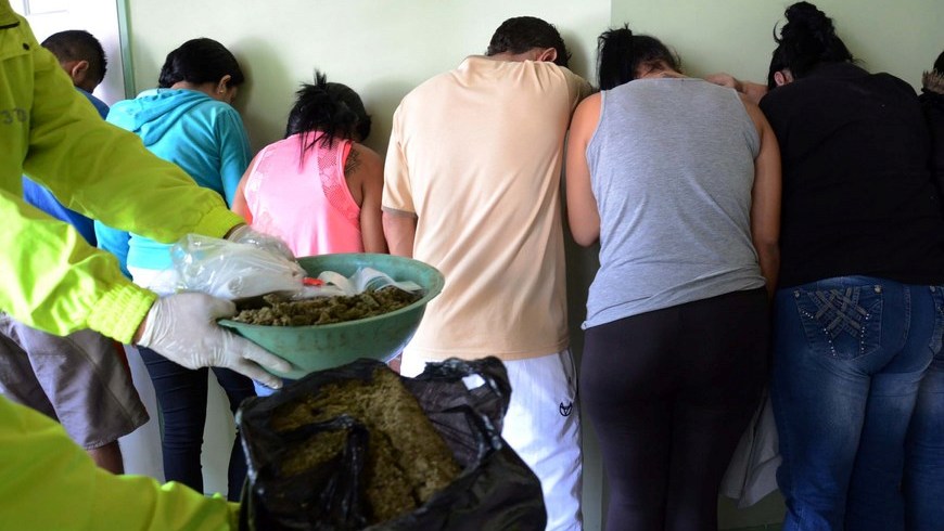 Decomisan más de 17 mil dosis de marihuana en una 'plaza' del barrio Antioquia 1 MARIHUANA BARRIO ANTIOQUIA 3
