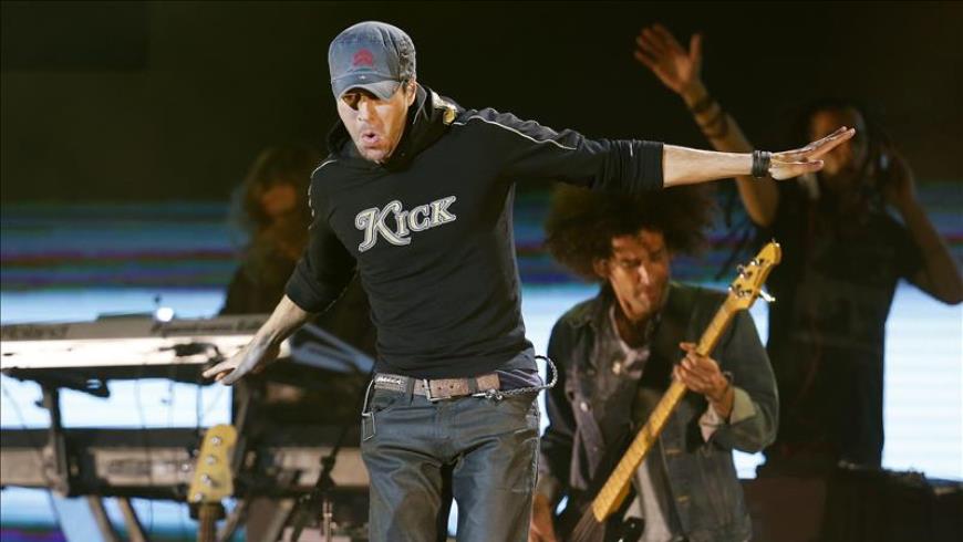 El cantante español Enrique Iglesias el que mayor cantidad de galardones se llevo en los XV Grammy Latinos. EFE