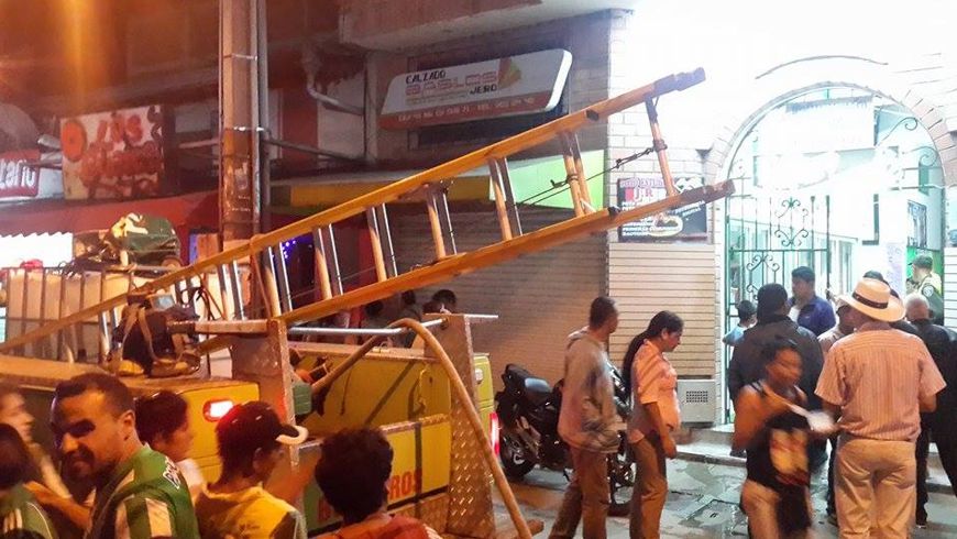 EN FOTOS: Bomberos de Caldas controlan incendio provocado por un globo 1 globo 870