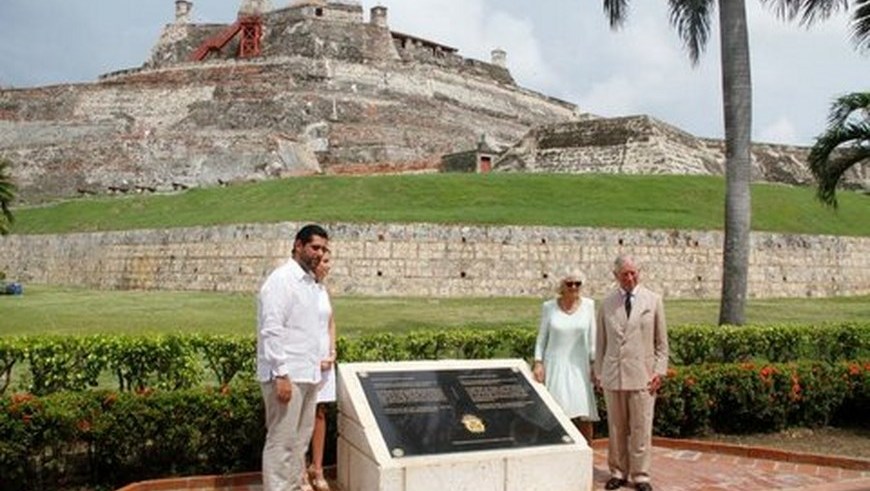 Placa que reveló príncipe Carlos generó polémica en Cartagena 4 placa en cartagena