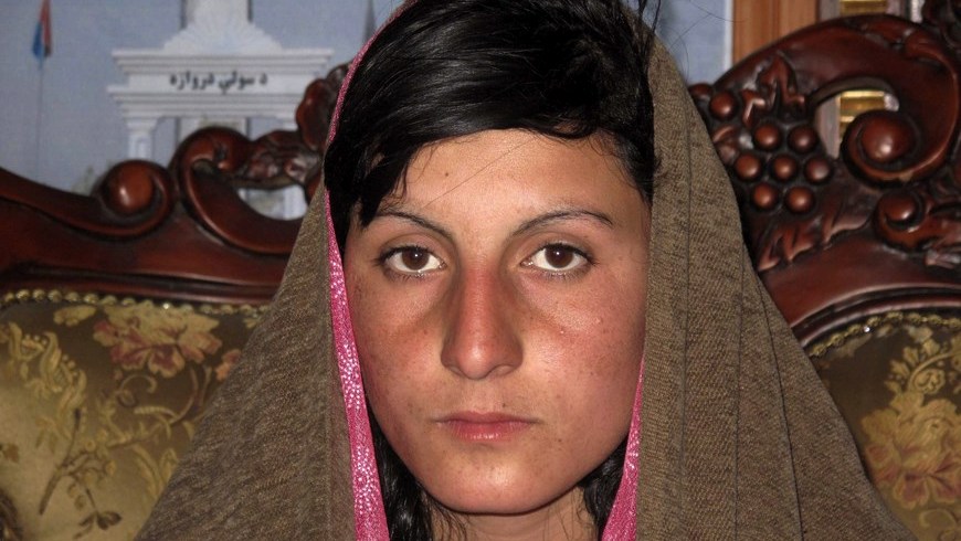 joven afgana suicida