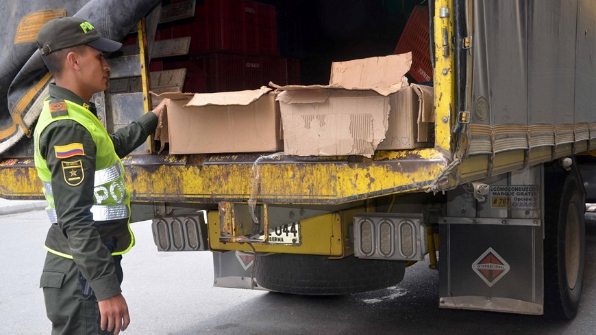 En Itagüí decomisaron 700 botellas de licor adulterado que eran transportadas en un camión 3 Foto: Policía Metropolitana