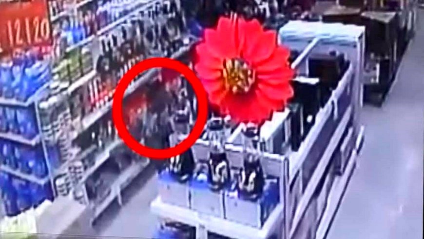 EN VIDEO: Dos mujeres quedaron grabadas cuando se robaban dos DVD en Barbosa 5 CAPTURADAS EN BARBOSA 1