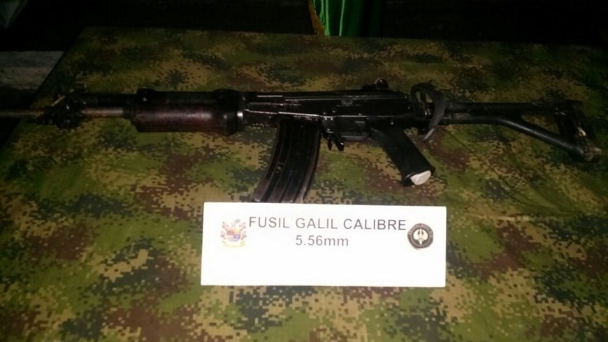 Fusil incautado. Foto: Ejército