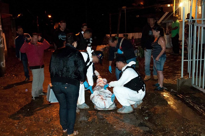 Alias 'Pepe' fue capturado por el crimen de un reclamante de tierras 4 Diligencia de inspección del cadáver de Iván Darío Restrepo García.