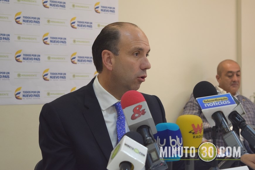 Ministro de Ambiente, Gabriel Vallejo López, i