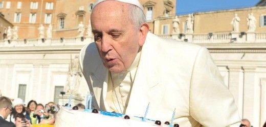 El Papa regaló 400 sacos de dormir a sintechos con motivo de su cumpleaños