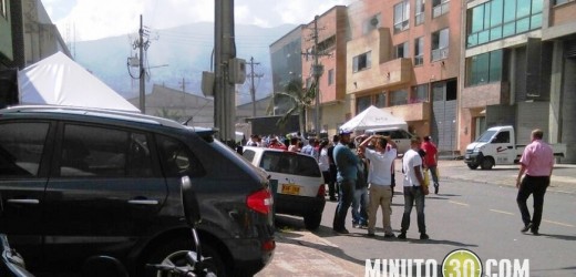 Bomberos controlan incendio en una bodega de confecciones en Sabaneta. Video