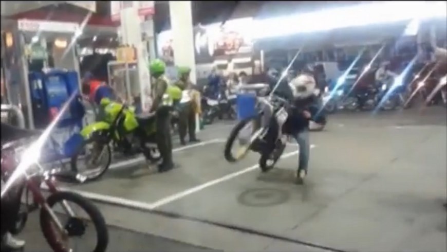 PROVOCACIÓN A POLICÍAS