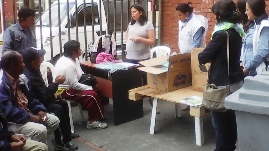 Recuperadores de Oficio de Usaquén reciben uniformes (Copiar)