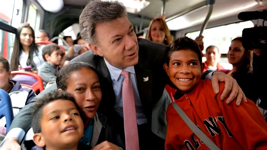 SANTOS EN TRANSMILENIO (2)