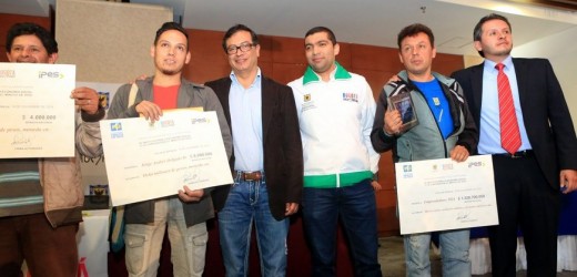 Alcaldía de Bogotá entregó $1.330 millones en crédito a 450 emprendedores populares