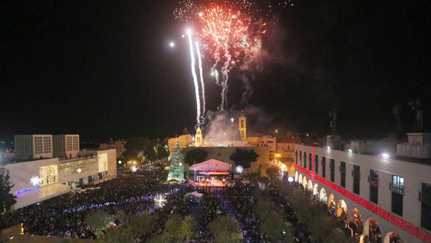 Fuegos artificiales en la Iglesia de la Natividad. EFE
