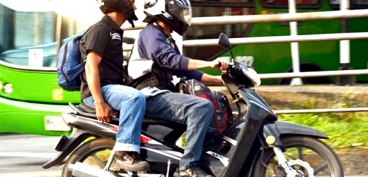 Restricción del parrillero hombre extendida hasta junio de 2015