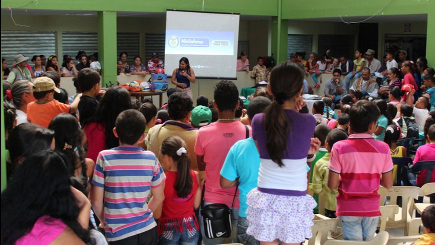 El Ministerio de Defensa lidera una jornada nacional para promover la desmovilización en el tradicional día de las velitas.