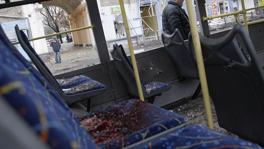 15 civiles al caer un Proyectil en una parada de transporte público 4