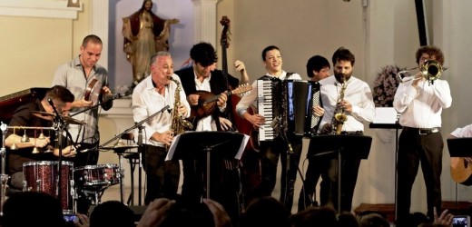 La música del Mediterráneo impregna el aire de Cartagena