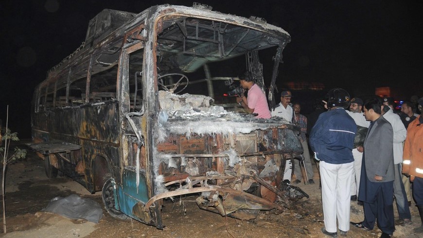 El autobús siniestrado en Karachi (Pakistan). EFE/