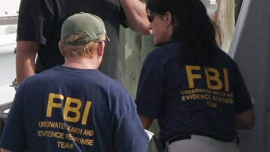 Según la cadena de televisión ABC, el sospechoso supuestamente planeaba detonar bombas caseras en el Congreso y abrir fuego contra los funcionarios y trabajadores que huyeran después de las explosiones.