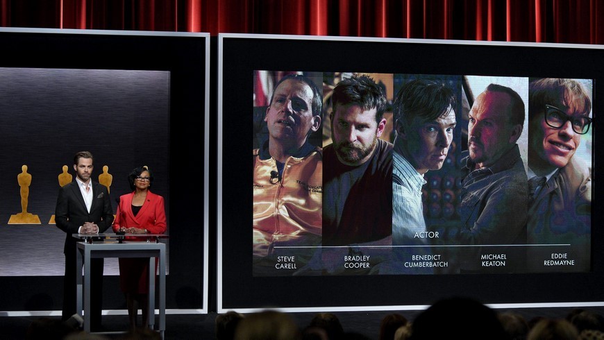 El actor Chris Pine (i) y la presidenta de la Academia de Hollywood, Cheryl Boone Isaacs, desvelan la lista de nominados al Óscar al mejor actor durante el anuncio de los candidatos de la 87 edición de los premios más importantes del mundo del cine, en Beverly Hills, California (Estados Unidos), hoy, jueves 15 de enero de 2015. EFE