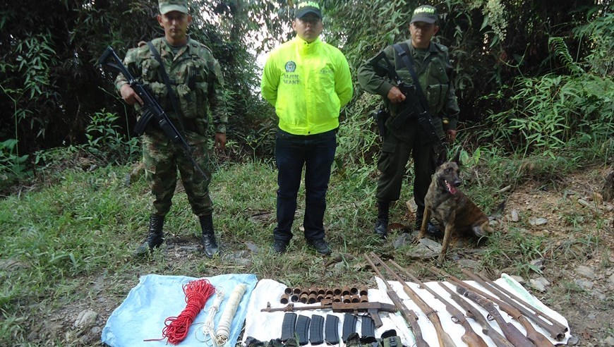 Policía y Ejército encontraron una caleta con armas y explosivos de las Farc 4 Foto: Policía Antioquia